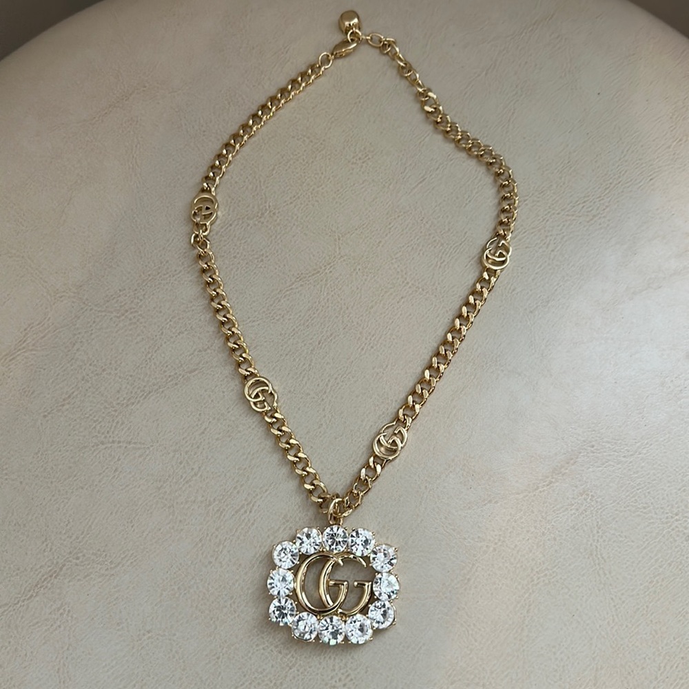 Costume jewelry, necklace